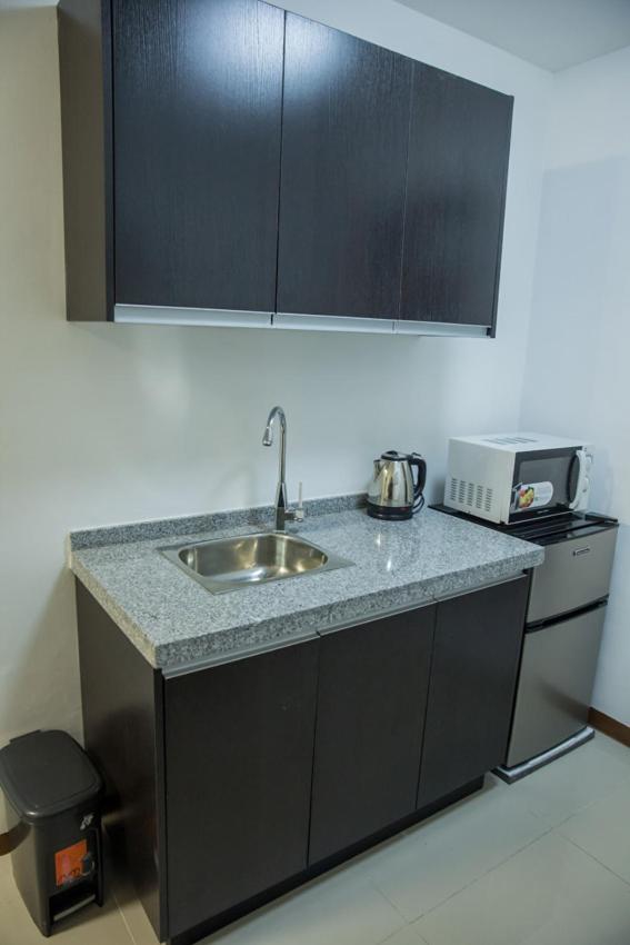 Melbourne Suites 马卡蒂 外观 照片